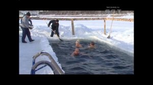 Экстрим ради здоровья как братские моржи купаются в ледяной воде