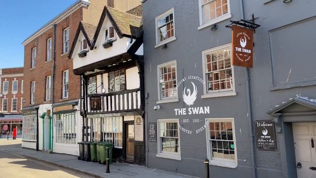 4K video of a walk in Worcester City passed a number of listed buildings. смотреть онлайн