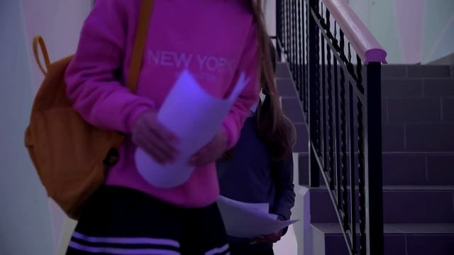 Почему ИЩУТ Эмму? Что происходит в ШКОЛЕ? смотреть онлайн