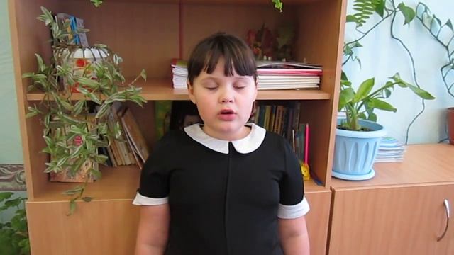 Страна читающая — Николь Шевцова читает отрывок из произведения «Майская песенка» В. В. Маяковского смотреть онлайн