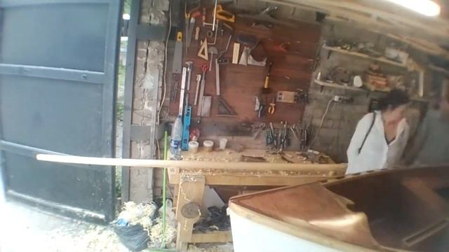 Varnishing the interior, finishing the mast смотреть онлайн