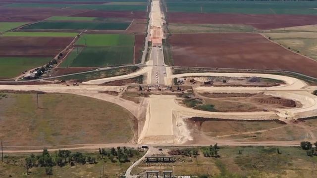 На втором этапе возведения обхода Волгограда началась укладка асфальта смотреть онлайн