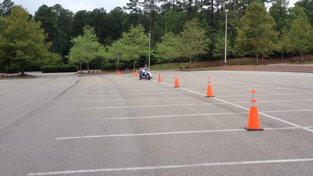 RC weaving thru cones смотреть онлайн