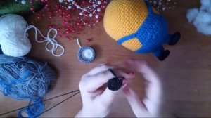 МК//Вязаная игрушка «Миньон Боб». Часть 3.