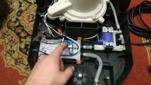 Ремонт моющего пылесоса Bissell  81N7J. Вода пошла в мотор.