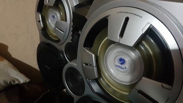 Philips woox - escursionando woofer con madonna смотреть онлайн