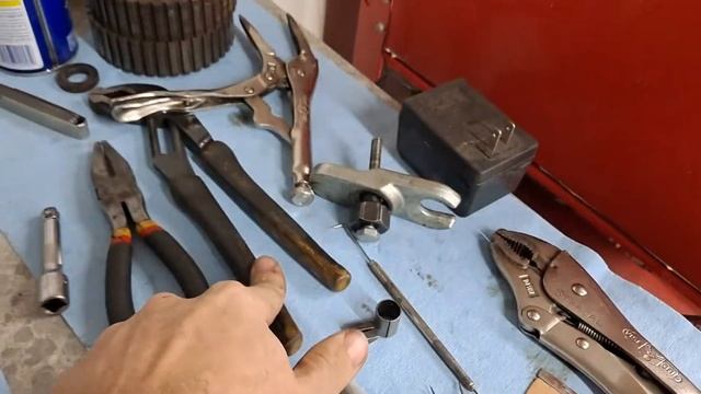How to Rebuild a Ford CVH Cylinder Head Part 1 смотреть онлайн