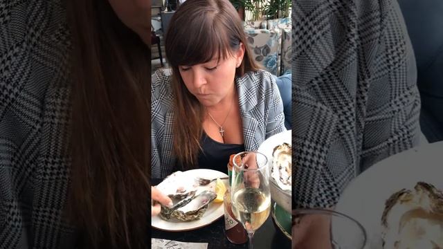Как правильно есть УСТРИЦ . Первый раз пробую устрицы . Устрицы в ресторане смотреть онлайн