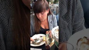 Как правильно есть УСТРИЦ . Первый раз пробую устрицы . Устрицы в ресторане