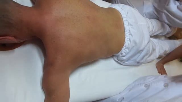 Профессор Цан Тин. Вправление позвоночных сегментов. Практика смотреть онлайн