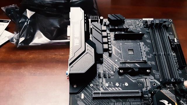 Asus TUF B450 Plus Unboxing and Overview смотреть онлайн