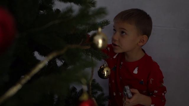 Новогодние Задания | День 10 | наряжаем елку смотреть онлайн