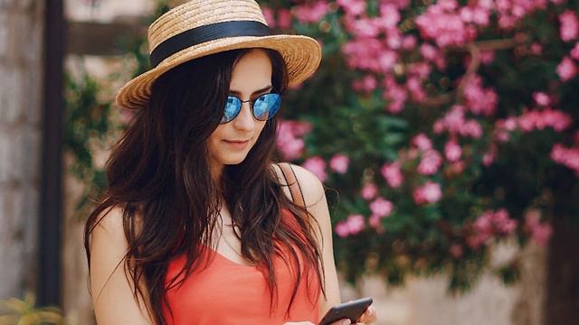 Мажорки задели парня официанта в крутом ресторане, а когда вышел управляющий, и сказал пару слов… смотреть онлайн