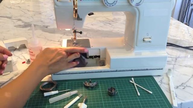 SEWING HOW-TO: Oil Your Sewing Machine смотреть онлайн