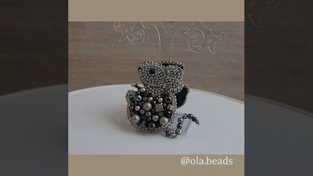 Брошь из бисера "Мышка". Вышивка бисером. Мастер @ola.beads. Handmade beaded brooch "Mouse". смотреть онлайн