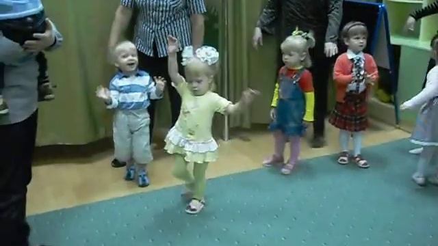 Танец маленьких утят, 2 года смотреть онлайн