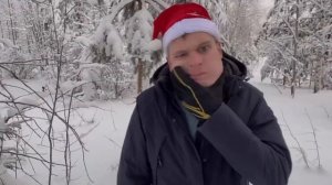 Малой пытается поймать деда Мороза