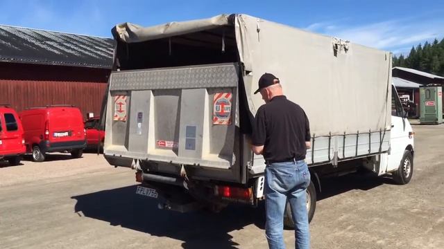 Pickup Mercedes-Benz 308 D смотреть онлайн