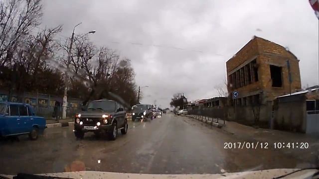 Автомобильные очереди на пешеходном переходе, из-за не работающего сфетофора. Крым. Бахчисарай смотреть онлайн