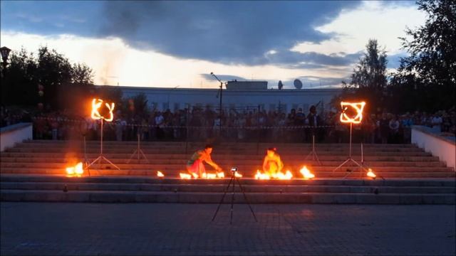 Fire-show /// Фаер-шоу в Краснотурьинске! День металлурга смотреть онлайн