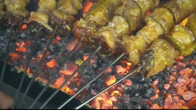 Жареная СОБАКА, Молочный ПОРОСЕНОК, Утки и КУРИЦА / Знаменитая ВЬЕТНАМСКАЯ Кухня... смотреть онлайн