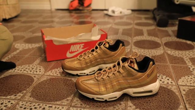 $65USD NIKE AIR MAX 95 PREMIUM QS Gold Nike Outlet Find смотреть онлайн