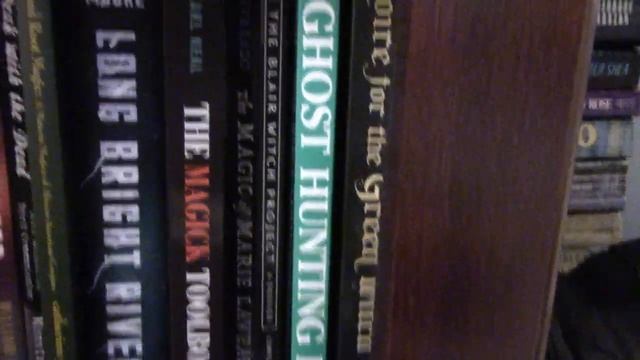 My First Bookshelf Tour! 2020 Edition. смотреть онлайн