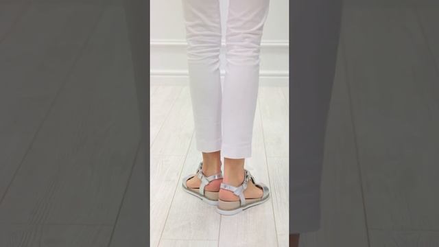 Серебряные сандалии из кожи с декором IK58-126306 смотреть онлайн