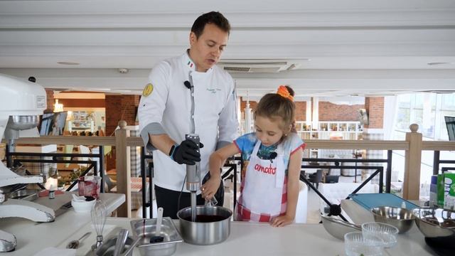Кулинарное шоу с Богданой Резник - Сорбет смородина-банан смотреть онлайн