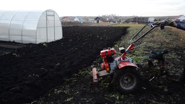 Вспашка огорода мотоблоком НМБ-1Н1 "Угра" смотреть онлайн