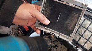 Пылесос - вылетают крышка и фильтр.