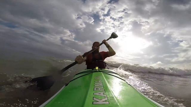 Kayak Surfing Shark Encounter смотреть онлайн