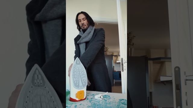 Keanu Reeves forgot to turn off the iron in the house! смотреть онлайн