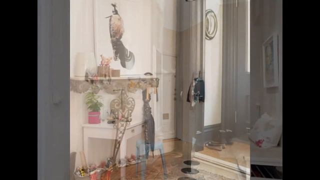 Интерьер узкой прихожей (Interior Of A Narrow Corridor)