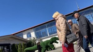 Street style из Сочи. В чем гуляют в апреле сочинцы и гости города