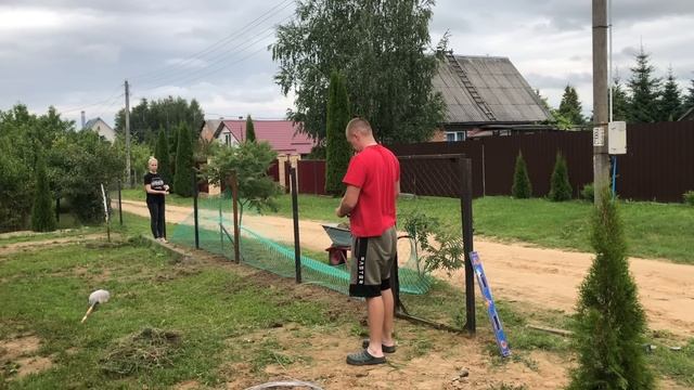 Забор своими руками: установка и монтаж