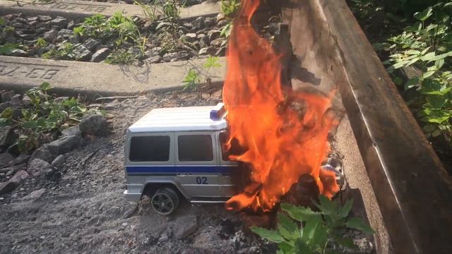 Горит полицейская машина. смотреть онлайн