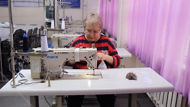 ВИДЕОУРОК ПЛ №18 Тема урока: "Обработка воротника на притачной стойке" смотреть онлайн