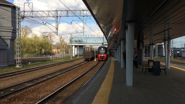 Электропоезд ЭШ2-002 на станции Внуково! смотреть онлайн