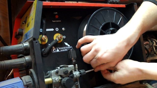 Как зарядить проволку в полуавтомат смотреть онлайн