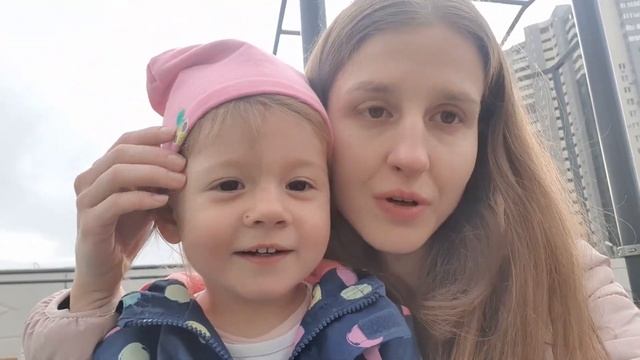 Неделя с малышкой. Новый коврик в детскую. Как дочка просыпается. Атмосферная прогулка смотреть онлайн
