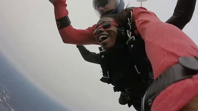 Skydiving for the first time on my birthday during quarantine смотреть онлайн