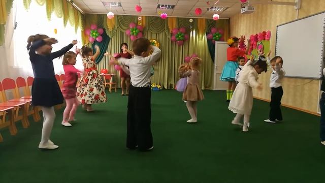 Танец "Дочки и сыночки" (средняя группа) смотреть онлайн