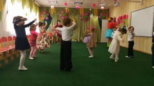 Танец "Дочки и сыночки"  (средняя группа)