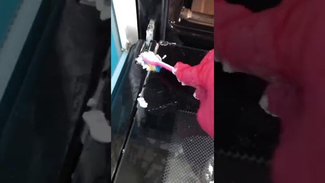 Каждую хозяйку беспокоит вопрос: "Как отмыть духовку?" Ведь эта замечательная «помощница» смотреть онлайн
