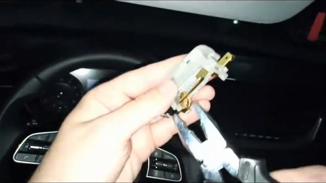 Cambiar bombilla parasoles kia CEED LED смотреть онлайн