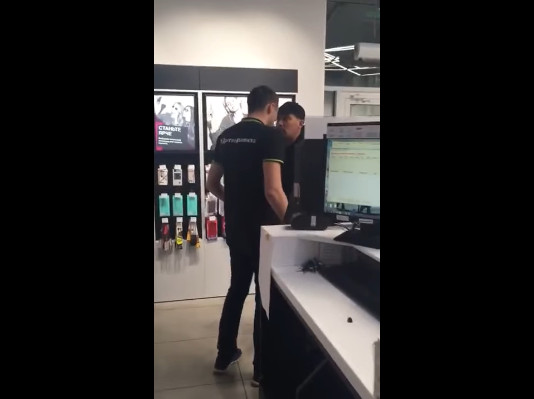 Обычный день в салоне Теле2 смотреть онлайн