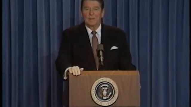 President Reagan's Press Briefing in the Press Room on January 14, 1983 смотреть онлайн
