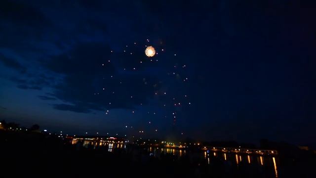 Салют. День города Великий Новгород 2014 / ves-novgorod.ru смотреть онлайн