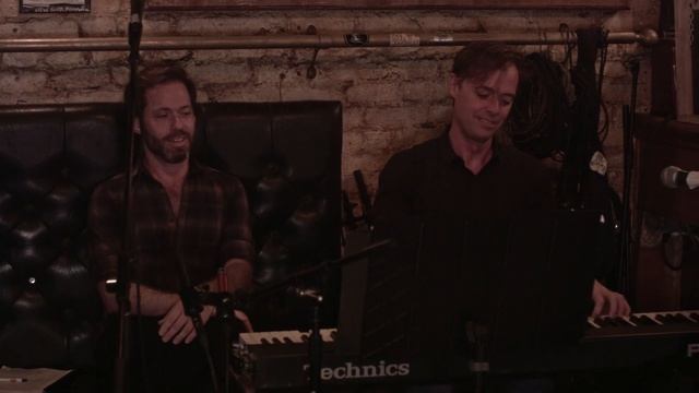 Darren Chase & Michael Scales Besame Mucho смотреть онлайн